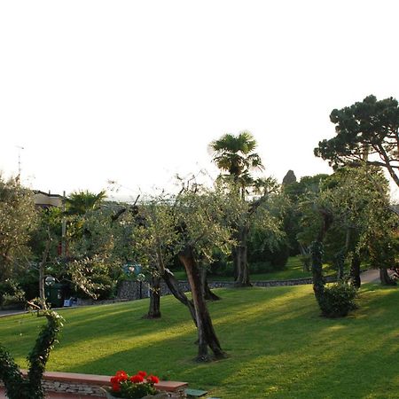 Hotel Desiree - Garda Lake Collection Sirmione Dış mekan fotoğraf