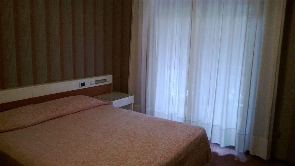 Hotel Desiree - Garda Lake Collection Sirmione Dış mekan fotoğraf