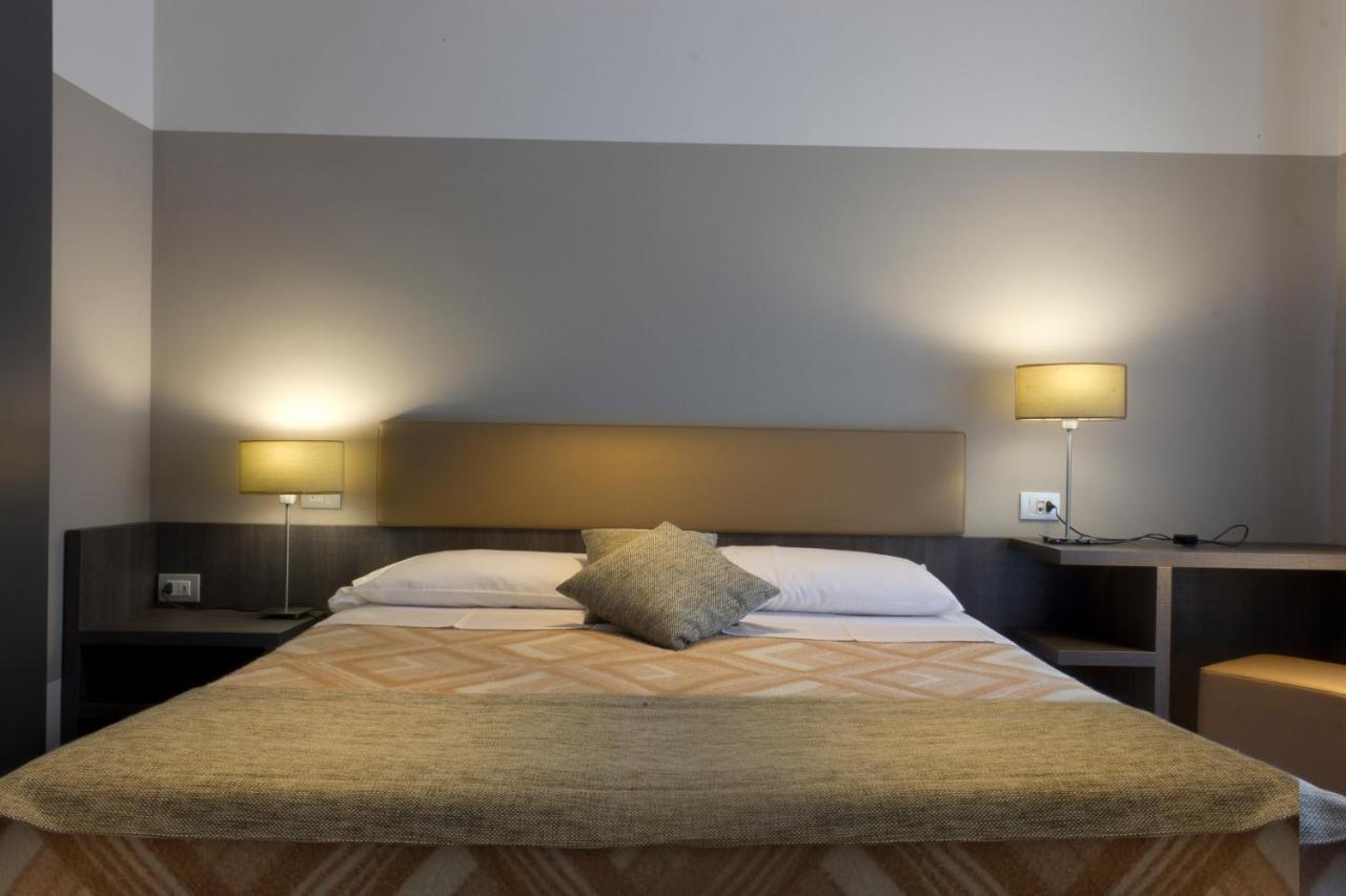 Hotel Desiree - Garda Lake Collection Sirmione Dış mekan fotoğraf