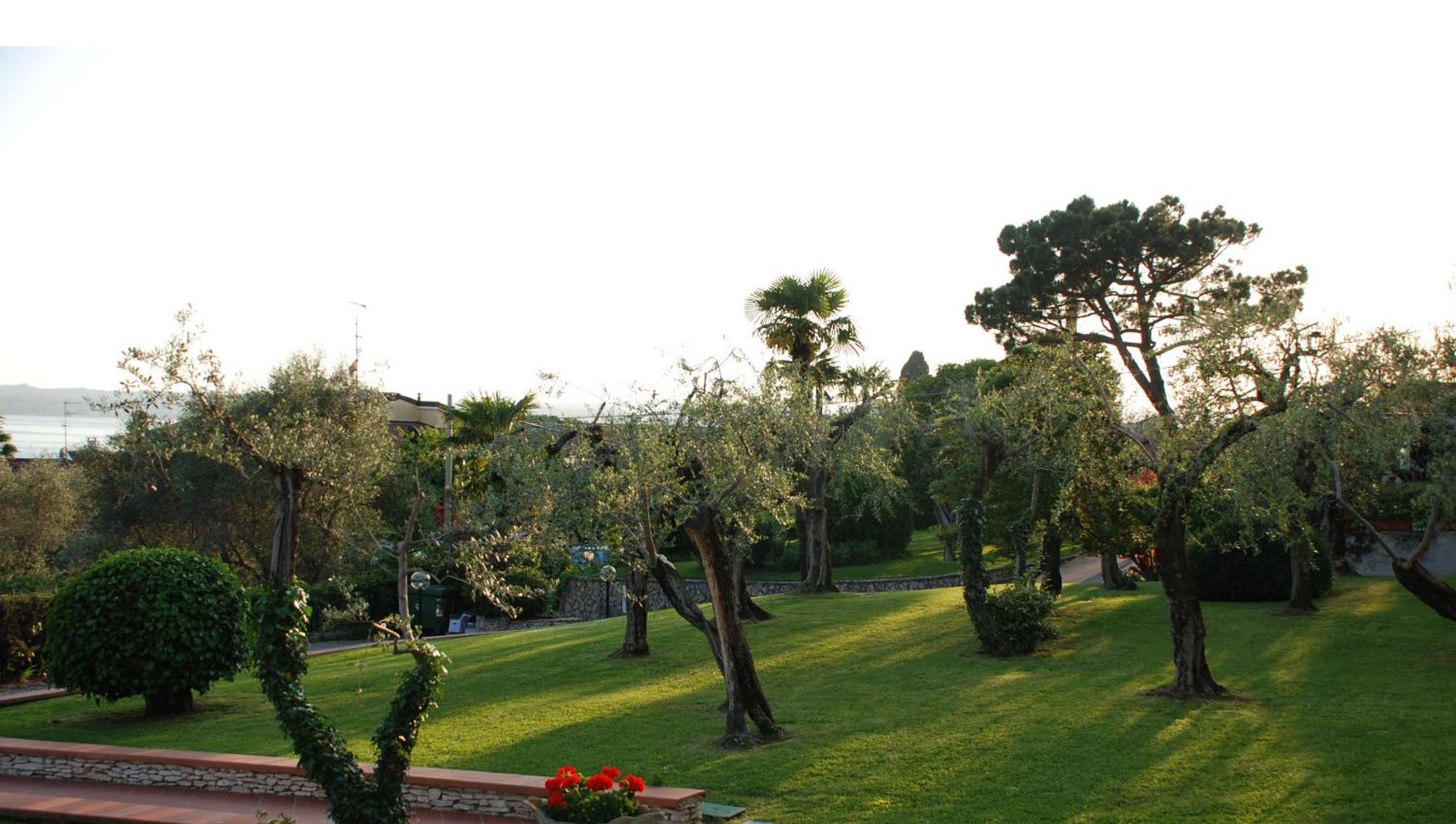 Hotel Desiree - Garda Lake Collection Sirmione Dış mekan fotoğraf