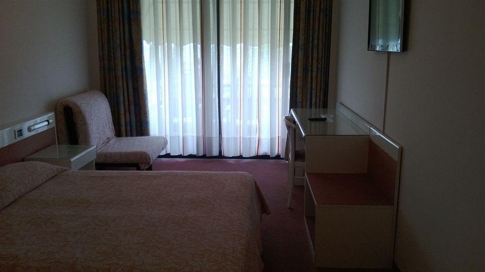 Hotel Desiree - Garda Lake Collection Sirmione Dış mekan fotoğraf