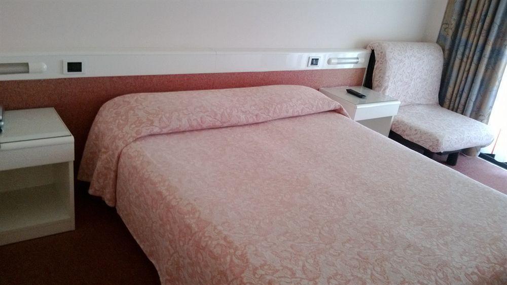 Hotel Desiree - Garda Lake Collection Sirmione Dış mekan fotoğraf