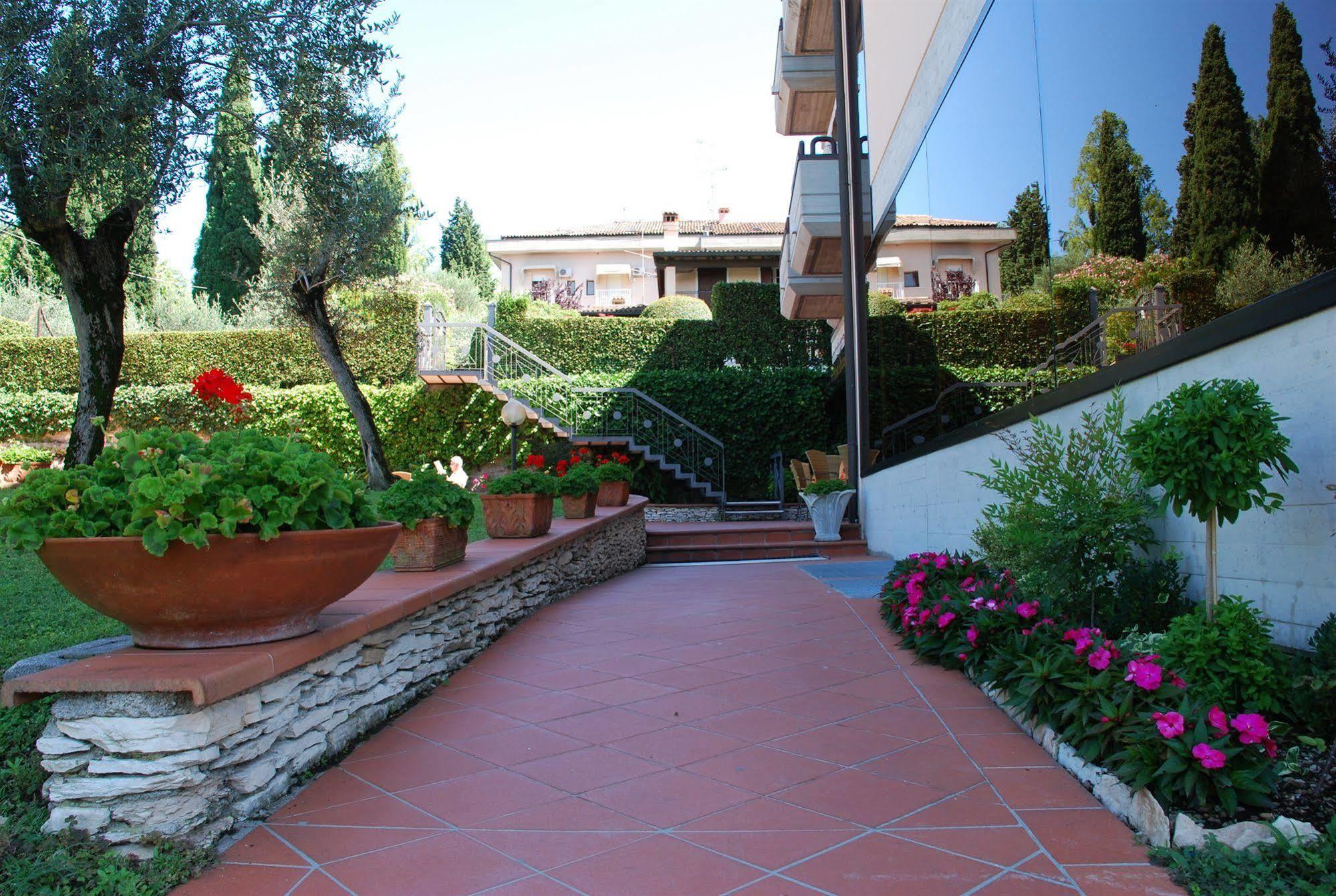 Hotel Desiree - Garda Lake Collection Sirmione Dış mekan fotoğraf