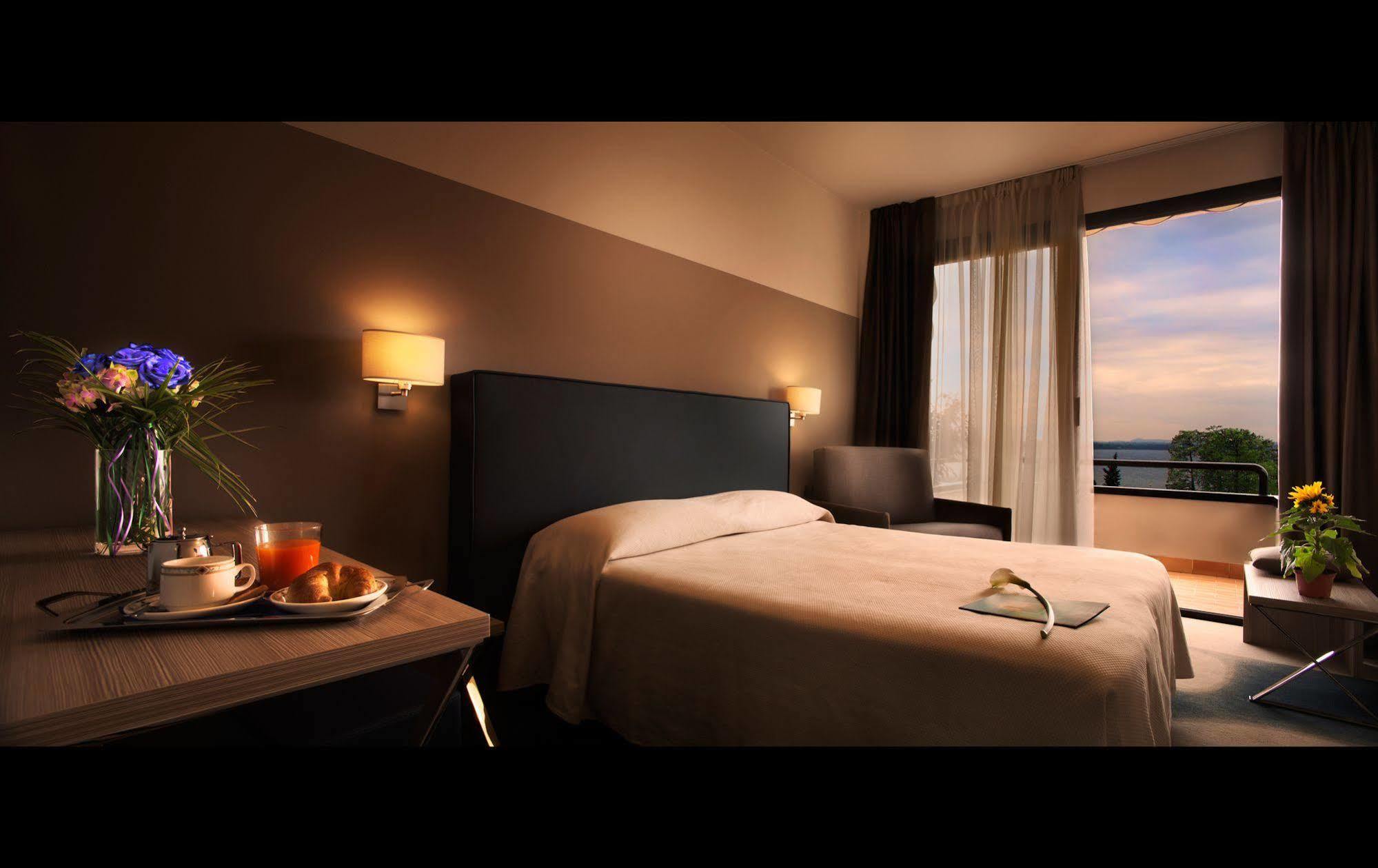 Hotel Desiree - Garda Lake Collection Sirmione Dış mekan fotoğraf