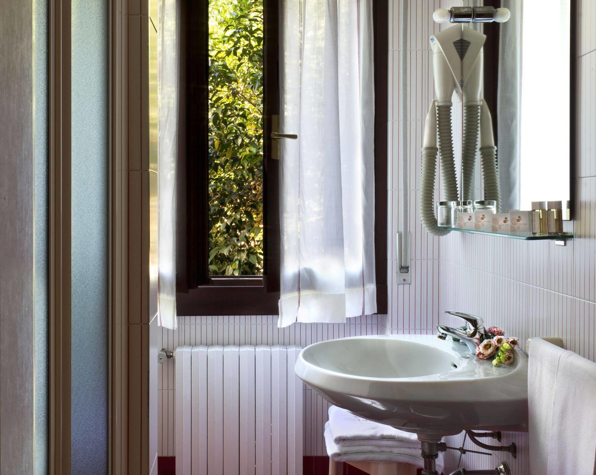 Hotel Desiree - Garda Lake Collection Sirmione Dış mekan fotoğraf