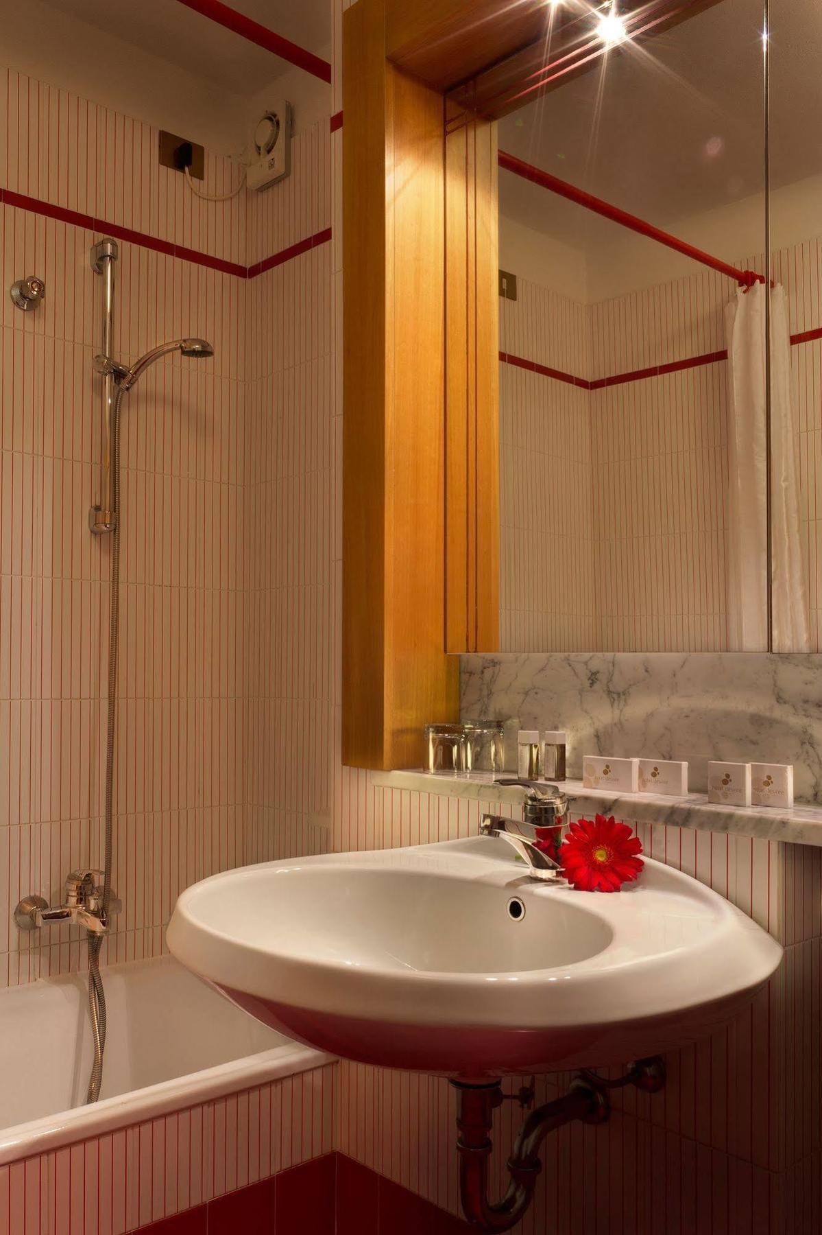 Hotel Desiree - Garda Lake Collection Sirmione Dış mekan fotoğraf