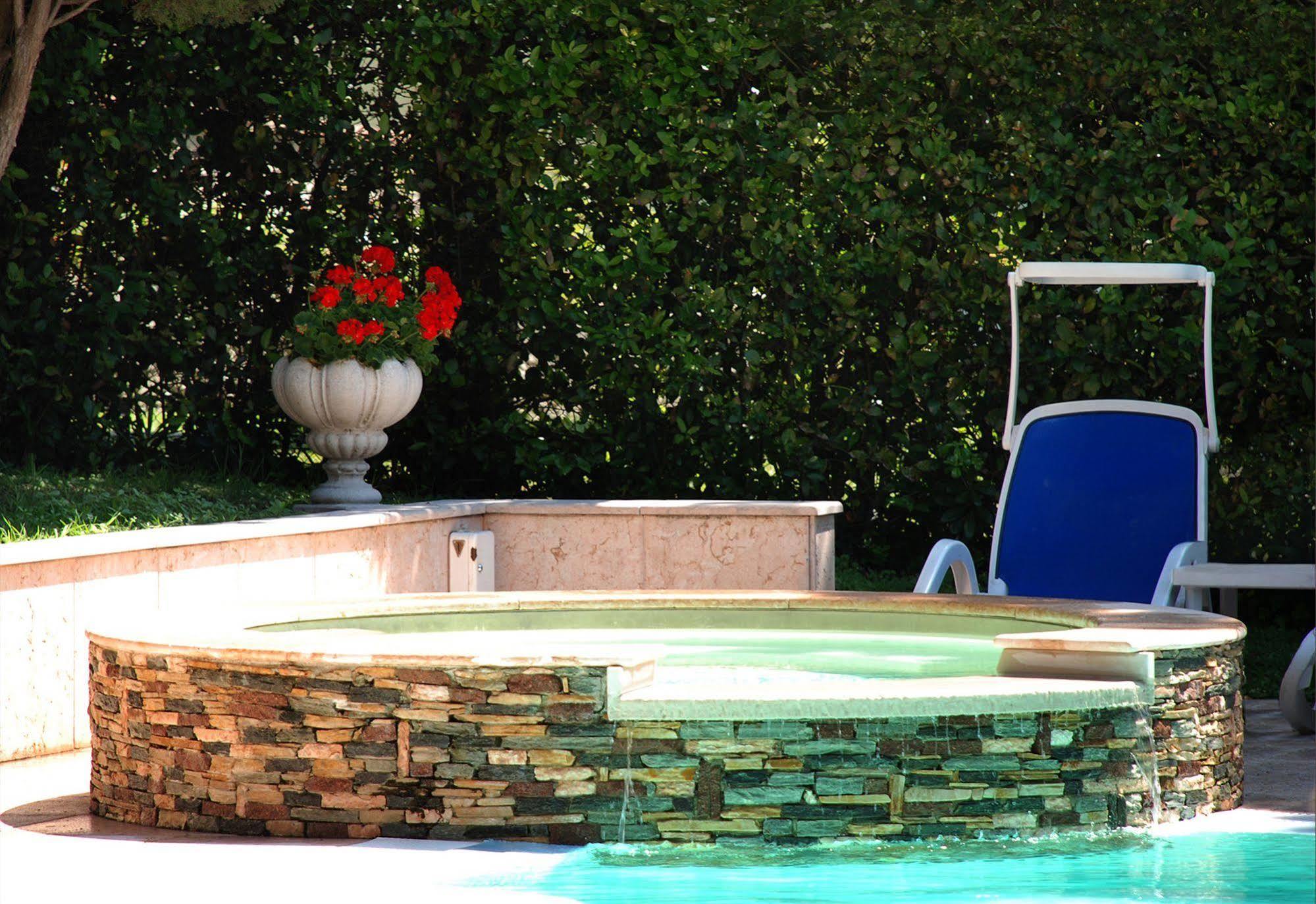 Hotel Desiree - Garda Lake Collection Sirmione Dış mekan fotoğraf